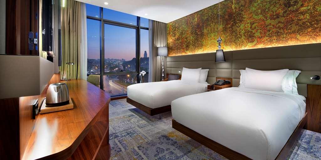 Hotel Doubletree By Hilton Istanbul - Piyalepasa Extérieur photo