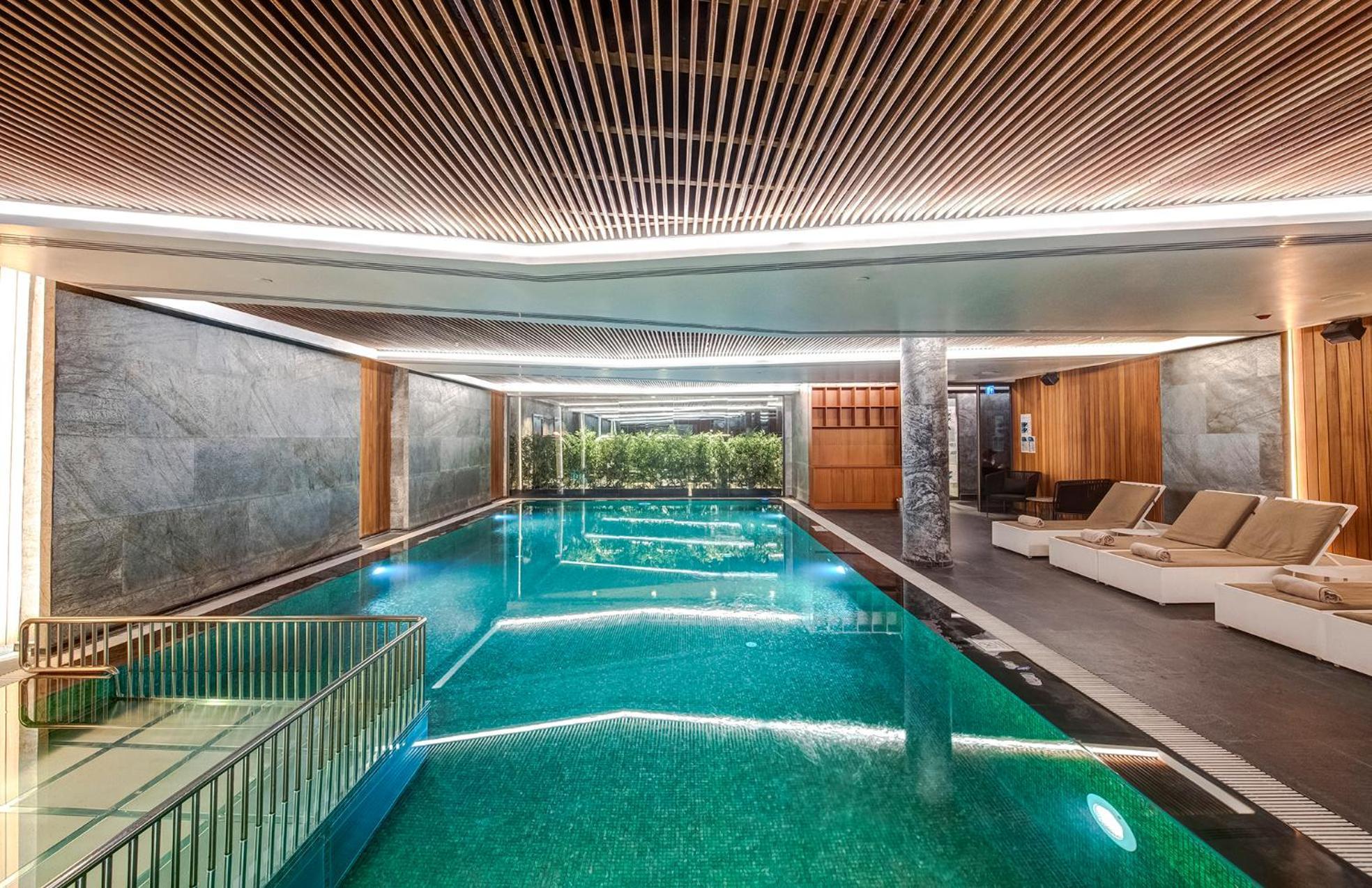 Hotel Doubletree By Hilton Istanbul - Piyalepasa Extérieur photo The swimming pool at The Landmark