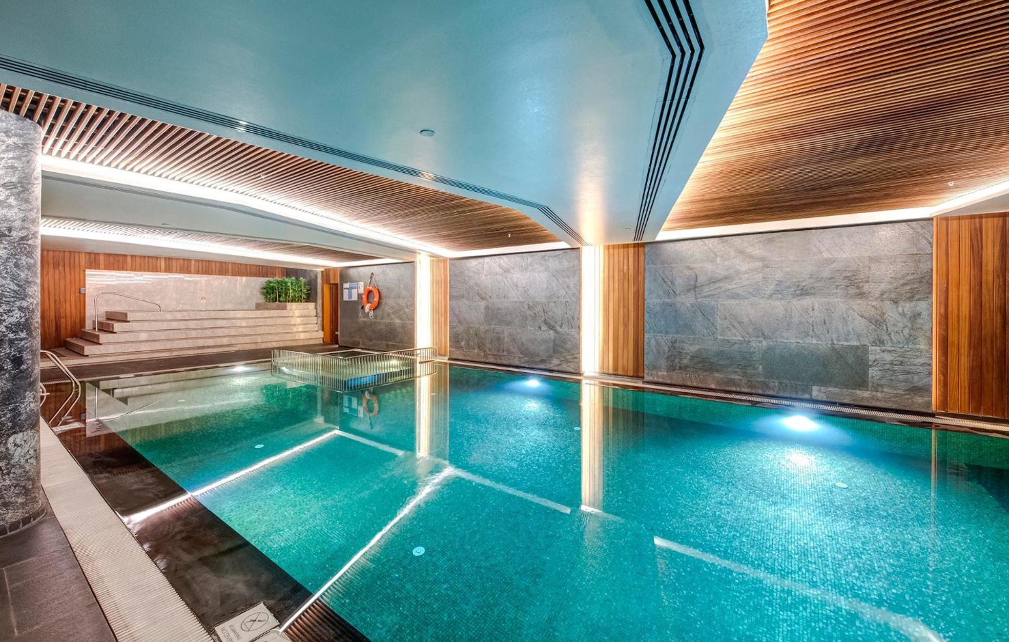 Hotel Doubletree By Hilton Istanbul - Piyalepasa Extérieur photo The swimming pool at the hotel