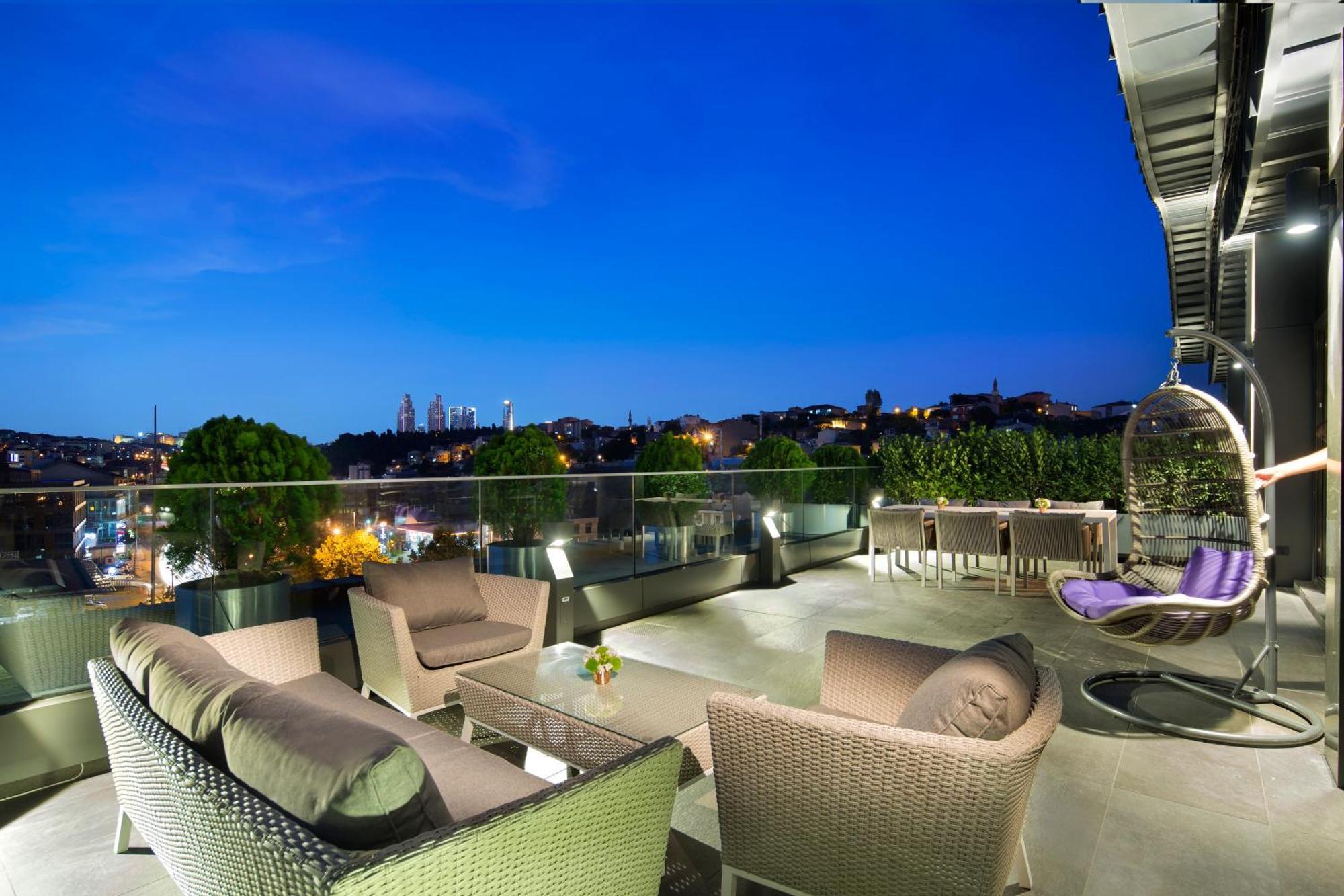 Hotel Doubletree By Hilton Istanbul - Piyalepasa Extérieur photo The Sky Bar