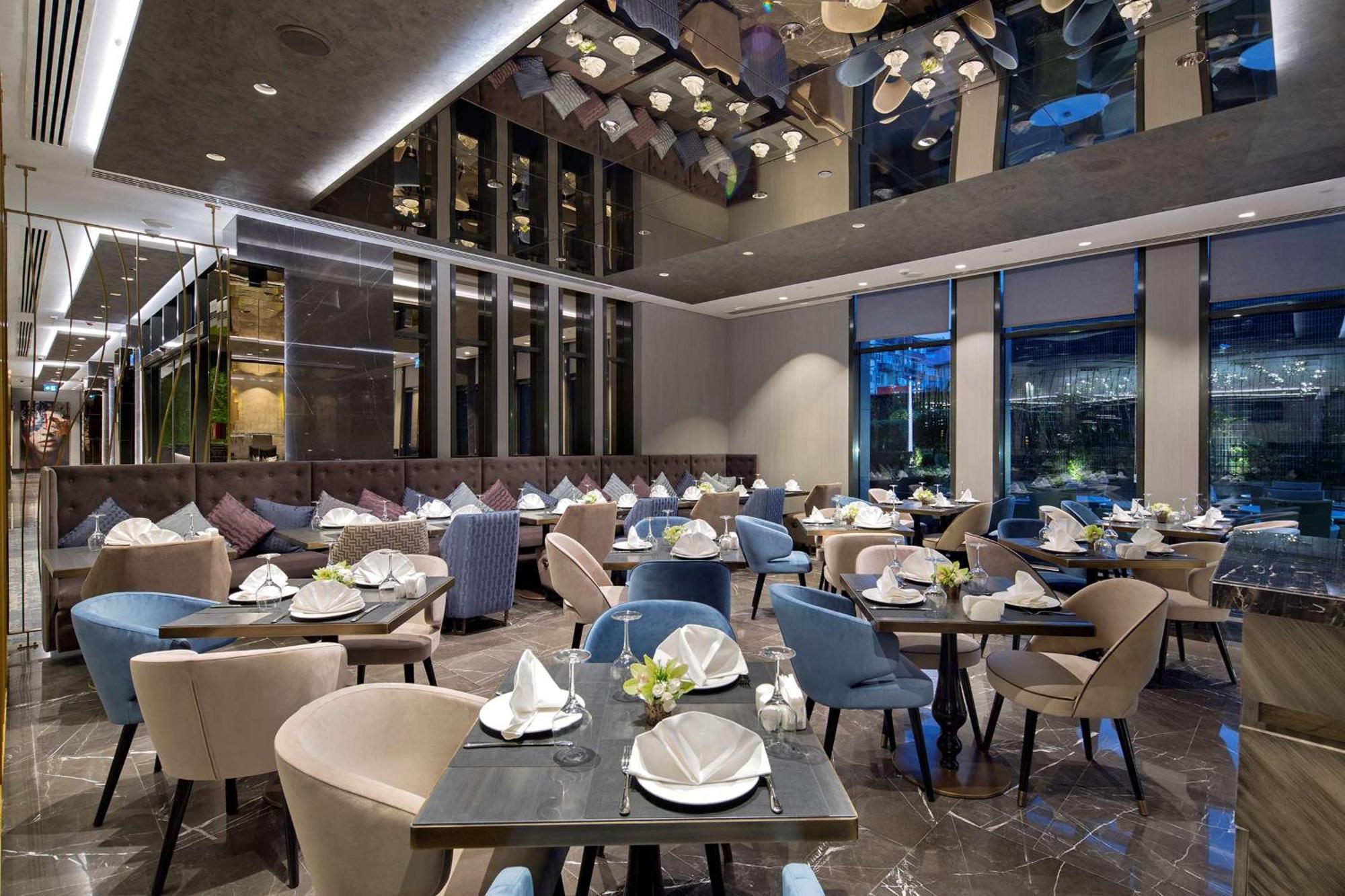 Hotel Doubletree By Hilton Istanbul - Piyalepasa Extérieur photo The interior of the restaurant