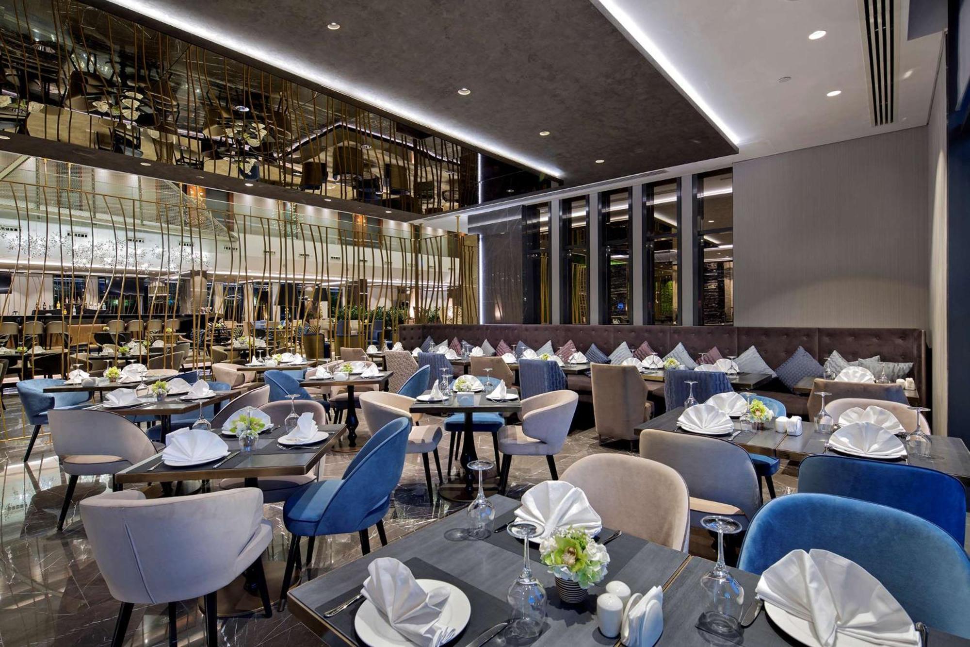 Hotel Doubletree By Hilton Istanbul - Piyalepasa Extérieur photo The interior of the restaurant