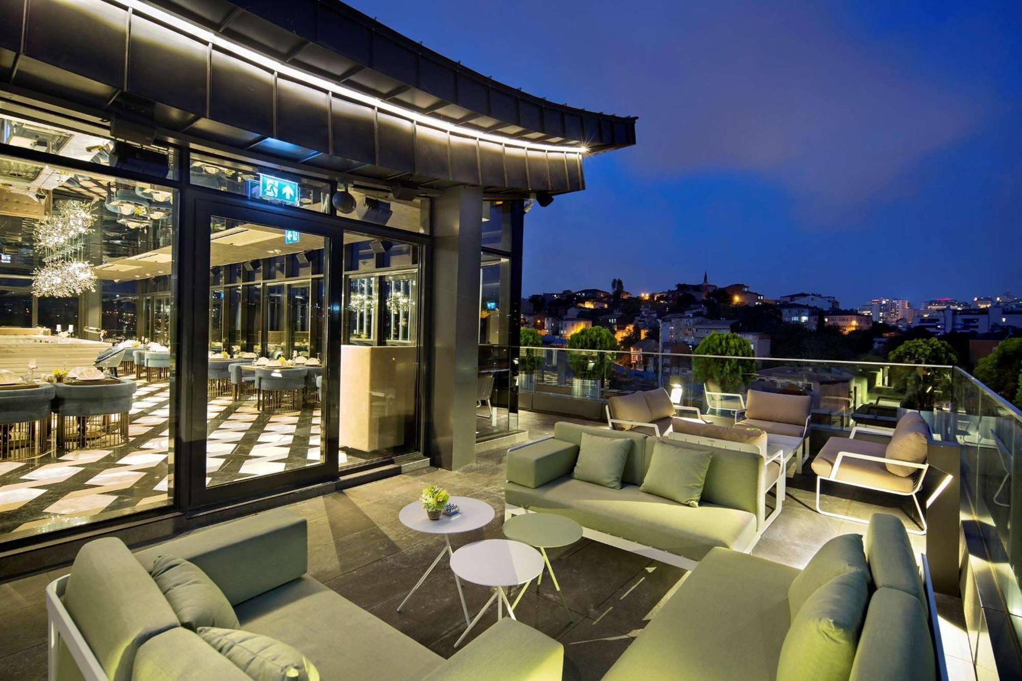 Hotel Doubletree By Hilton Istanbul - Piyalepasa Extérieur photo The Sky Bar