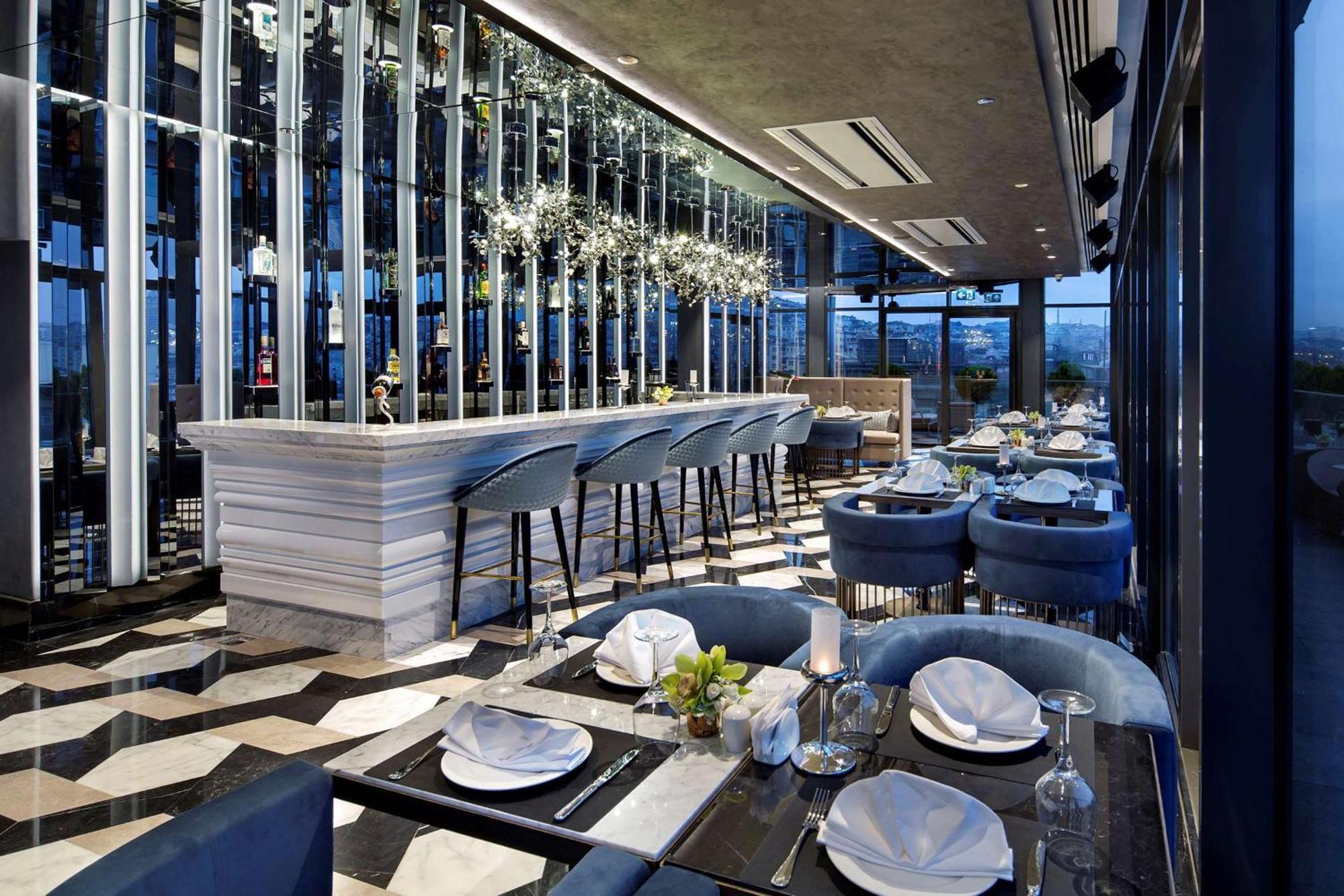 Hotel Doubletree By Hilton Istanbul - Piyalepasa Extérieur photo The interior of the restaurant